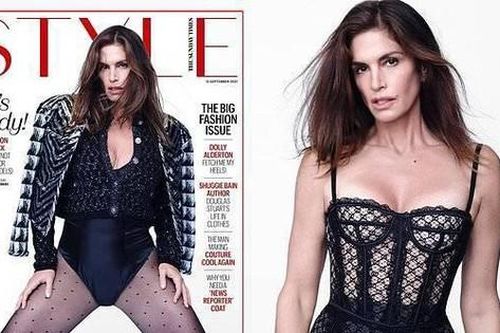 Siêu mẫu huyền thoại Cindy Crawford đẹp như tượng tạc ở tuổi 55