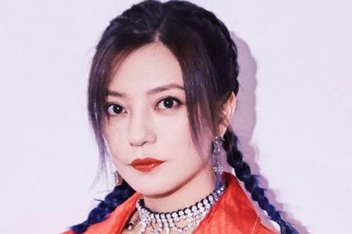 Triệu Vy bất ngờ 'tái xuất' sau hơn nửa tháng bị xóa tên khỏi C-biz