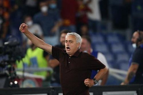 Thắng phút cuối ở trận đấu thứ 1.000, Mourinho ăn mừng điên dại