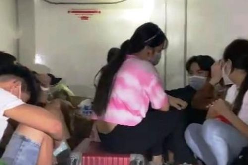 Tin mới vụ nhét 15 người trong thùng xe đông lạnh để 'thông chốt' về quê