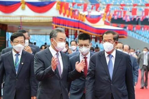 Trung Quốc quyến rũ Campuchia