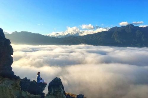 Khám phá bản Hang Đá trong mây ở Sa Pa