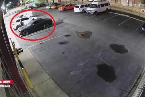 Dodge Challenger bị nhóm đối tượng đánh cắp tráo trợn