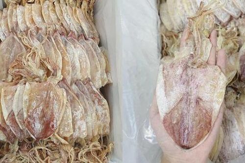 Mực khô bán giá 'rẻ giật mình' trên chợ mạng, chỉ 200.000 đồng/kg loại mực to bằng cả bàn tay