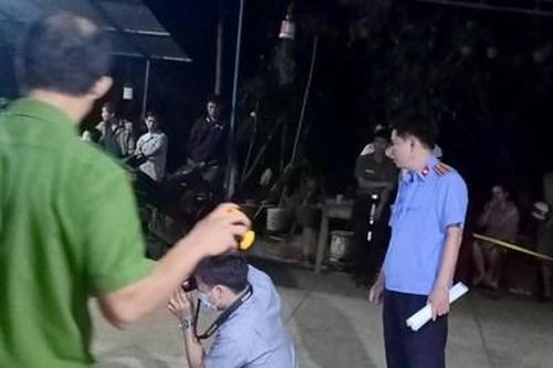 Con rể đâm chết nhạc phụ sau khi truy sát vợ