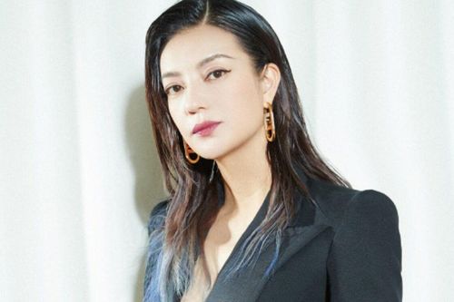 Sau hơn nửa tháng bị 'phong sát ngầm', Triệu Vy bất ngờ có động thái lạ trên Weibo