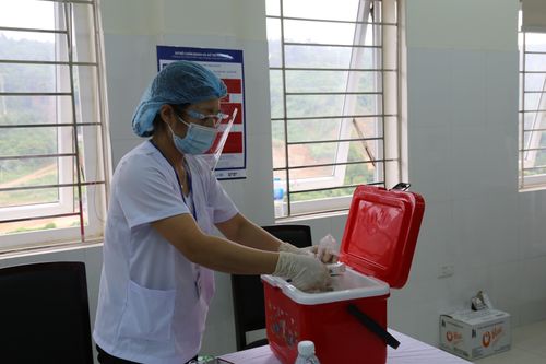 Ngành y tế tiếp nhận thêm 3.510 liều vắc xin phòng Covid-19
