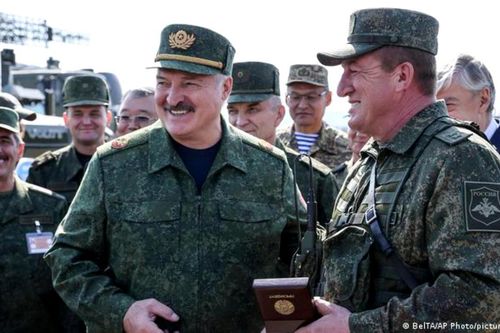Belarus đặt mua 1 tỷ USD vũ khí Nga