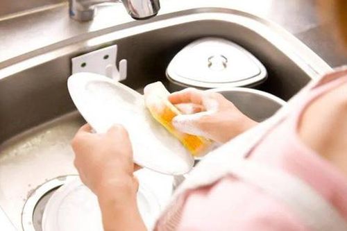 Nơi bẩn nhất trong nhà không phải là phòng vệ sinh mà chính là khu vực này: Bạn dùng mỗi ngày nhưng chắc chắn chưa biết cách vệ sinh cho đúng!