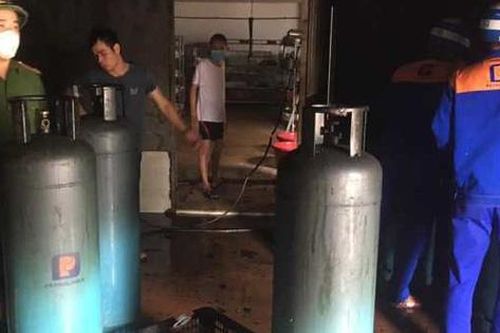 Nghệ An: Dập tắt đám cháy tại khu bếp phụ của khách sạn với nhiều bình gas công nghiệp