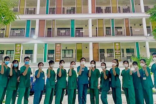 Gần 1000 y bác sĩ BV Bạch Mai tham gia lấy mẫu xét nghiệm và tiêm vaccine cho người dân Hà Nội