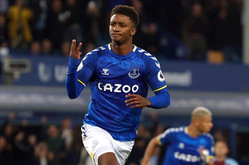 Everton bằng điểm MU sau màn ngược dòng trước Burnley