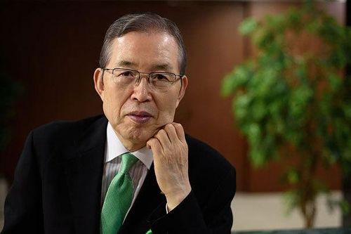 Vượt ông chủ Uniqlo, tỷ phú công nghệ là người giàu nhất Nhật Bản