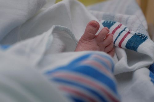 Bệnh viện Mỹ ngưng nhận đỡ đẻ vì y tá không chịu tiêm vaccine