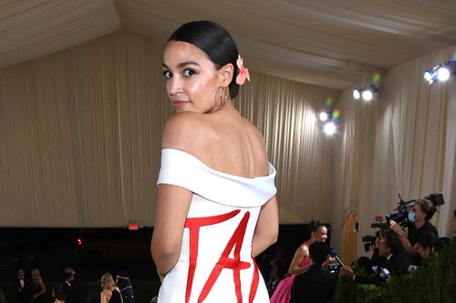 Chiếc váy gây tranh cãi trên thảm đỏ Met Gala
