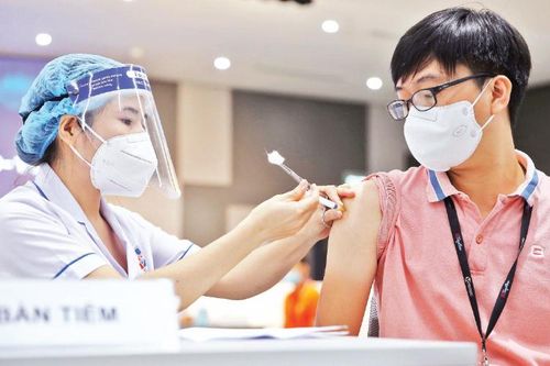 Sớm bao phủ vắc-xin mũi 1 cho người dân