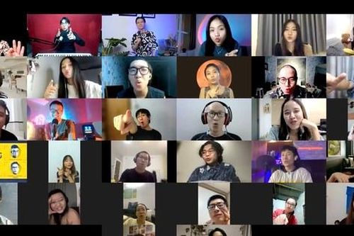 Tiếng cười mùa giãn cách