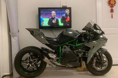 Dân chơi Sài Gòn mua Kawasaki Ninja H2 bạc tỷ để... 'trưng cho đẹp'