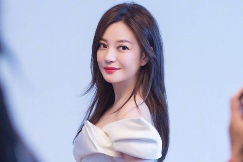 Sau nửa tháng bị đồn 'phong sát', Triệu Vy hiện ra sao?