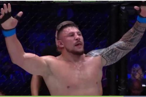 Võ sĩ Nga đi 'liên hoàn quyền' tuyệt đỉnh hạ knock-out đối thủ