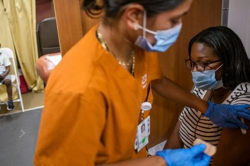 WHO nói không cần tiêm vaccine COVID-19 tăng cường