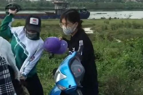 Khoảng 50 nữ sinh và thanh niên 'hỗn chiến' trên đê ở Ninh Bình