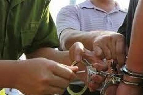 Vướng lao lý vì mua súng quân dụng để phòng thân