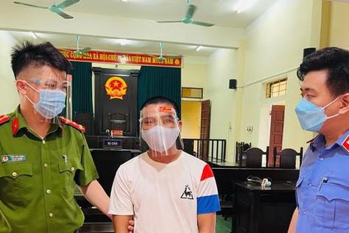 Lĩnh án tù vì chém bảo vệ, đánh công an tại chốt kiểm soát dịch