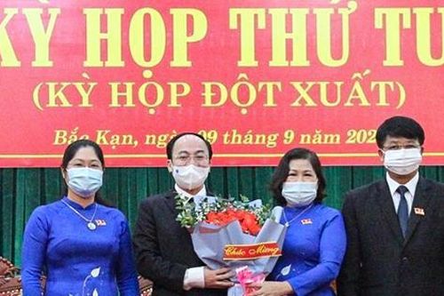 Phê chuẩn kết quả bầu Chủ tịch UBND tỉnh 43 tuổi