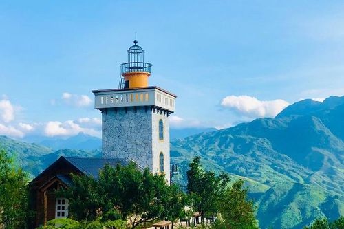 Người đàn ông mê biển nhưng lên núi xây hải đăng cho gia đình sinh sống