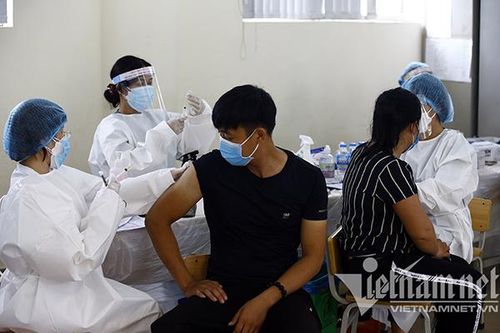 Bí thư Hà Nội: Không vì được tiêm vắc xin rồi mà coi thường phòng dịch