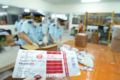 Phát hiện hơn 60.000 viên thuốc điều trị COVID-19 'ngụy trang' dưới vỏ bọc thực phẩm
