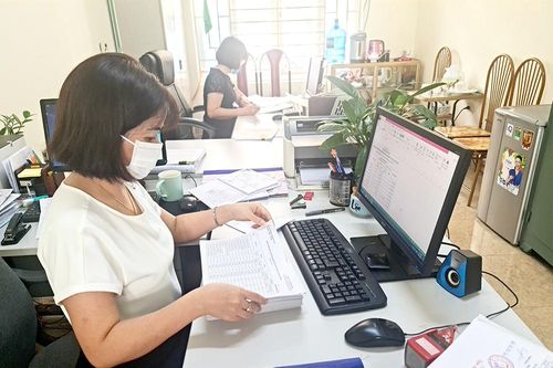 Chia sẻ khó khăn với người lao động