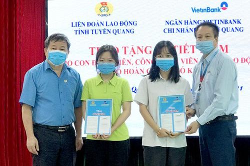 Quỹ 'Tấm lòng vàng lao động' san sẻ yêu thương