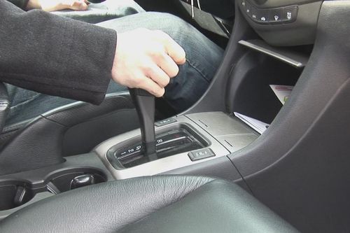 Một số thói quen xấu gây hại đến hộp số xe ô tô