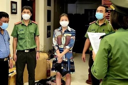 Vì 400 USD, nữ giám đốc giúp một người nước ngoài nhập cảnh trái phép