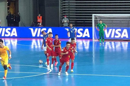 Khổng Đình Hùng lập công, đội tuyển futsal Việt Nam vẫn thua đậm đội tuyển futsal Brazil
