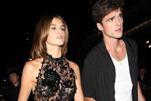 Kaia Gerber sánh bước bên bạn trai