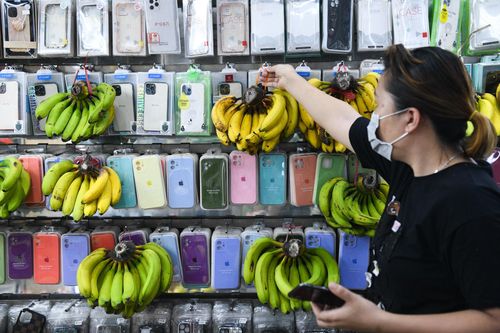 Tiệm cắt tóc, phụ kiện điện thoại chuyển sang bán rau củ quả