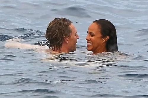 Tom Hiddleston công khai bạn gái
