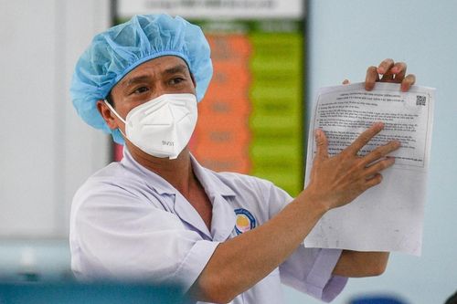 Chuyên gia kiến nghị giải pháp chung sống an toàn với Covid-19