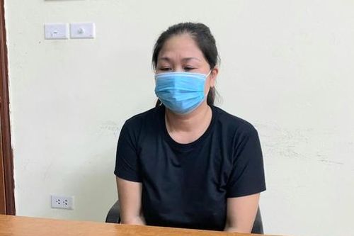 Hà Nội: Khởi tố người phụ nữ say rượu tấn công cảnh sát trực chốt kiểm soát dịch
