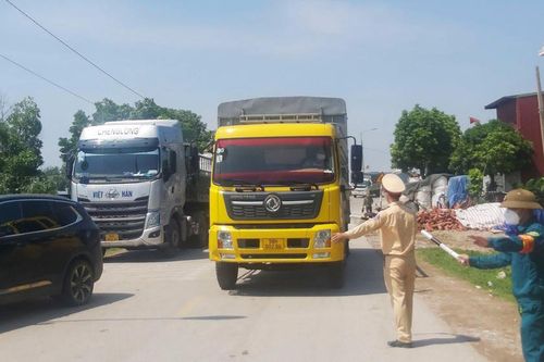 Bắc Giang: Người về từ 'vùng đỏ' phải cách ly tập trung 14 ngày