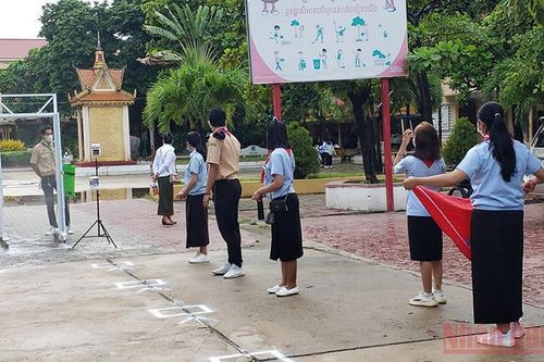 Campuchia mở cửa trở lại trường trung học trên cả nước