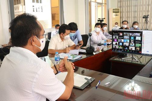 Bí thư Tỉnh ủy Long An đối thoại với doanh nghiệp về phương án khôi phục sản xuất