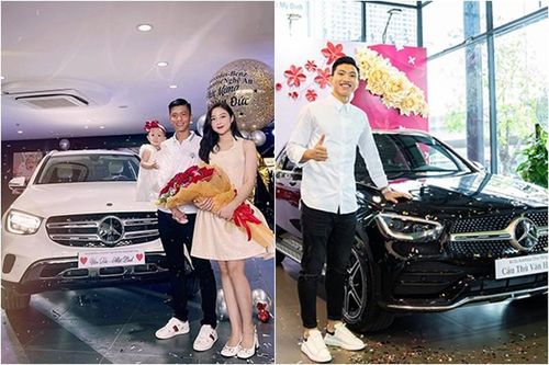 Dàn cầu thủ đội tuyển Việt Nam nhập hội 'nhún nhảy trên xe Mẹc'