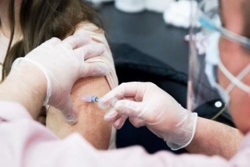 Nỗ lực thời chiến, Mỹ thúc đẩy các bang bắt buộc tiêm vaccine Covid-19