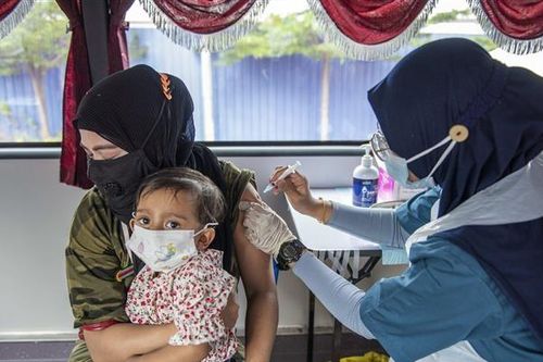 Malaysia quyết định mở cửa trở lại nền kinh tế