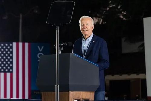 Tổng thống Biden đề xuất tiêm 70% dân số thế giới trong một năm