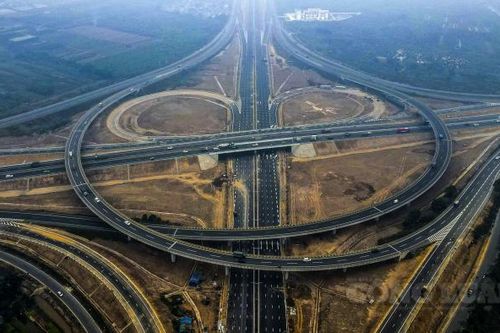 Hình thành hệ thống đường cao tốc hiện đại, nâng cấp các quốc lộ